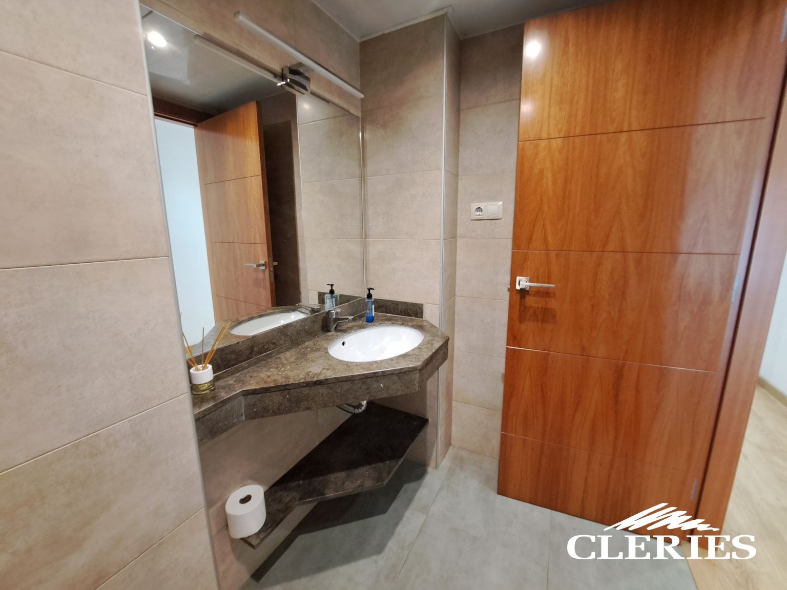 /RealEstateImages/6867/20260410_125943 [Resolucion de Escritorio].jpg